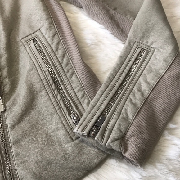 ๐Express(Minus The)Leather Jacket ๐ธ Size XS/TP - Picture 3 of 8